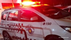 Carro furtado é encontrado abandonado no Jardim São Sebastião horas após o crime