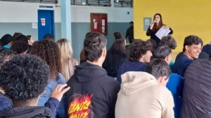 Escola Felícia promove palestra sobre combate à violência e cultura de paz