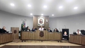 Câmara apresenta indicações, cobra esclarecimentos e aprova moções de aplausos na 10ª sessão ordinária