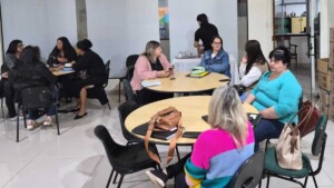 Profissionais da rede municipal participam de formação voltada à leitura e escrita na Educação Infantil