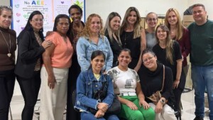Professoras do AEE participam de formação sobre atendimento a alunos com TEA