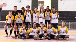 Escola Felícia conquista título de campeã de futsal Sub-17 na fase URE