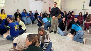 Colaboradores da APAE de Taquaritinga participam de capacitação em primeiros socorros