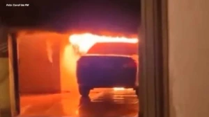 Carro é destruído por incêndio em garagem de residência no Jardim Santo Antônio