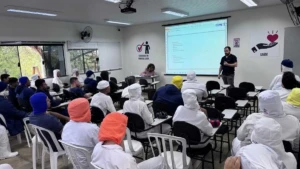 Frigorífico São Luís recebe palestra sobre prevenção do HPV e dos cânceres de mama e próstata