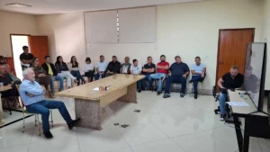 Situação financeira do município é apresentada a vereadores durante reunião
