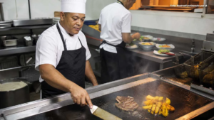 Austin Chopp abre vaga para cozinheiro(a)