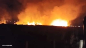Incêndio de grandes proporções atinge área próxima ao Jardim Laranjeiras
