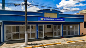 Fila do INSS diminui, mas segurados ainda enfrentam meses de espera