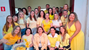 Servidores da Educação participam de ação do Setembro Amarelo