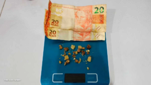 Homem é preso com 21 pedras de crack durante abordagem