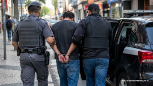 Homem procurado por extorsão é preso no Centro