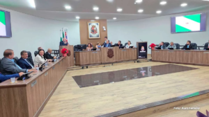 Câmara homenageia 15 professores em sessão solene